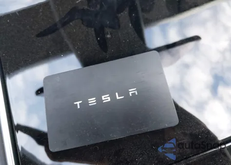 2019 Tesla Model 3 Long Range/Performance from USA, damaged, VIN 5YJ3E1EB7KF389142